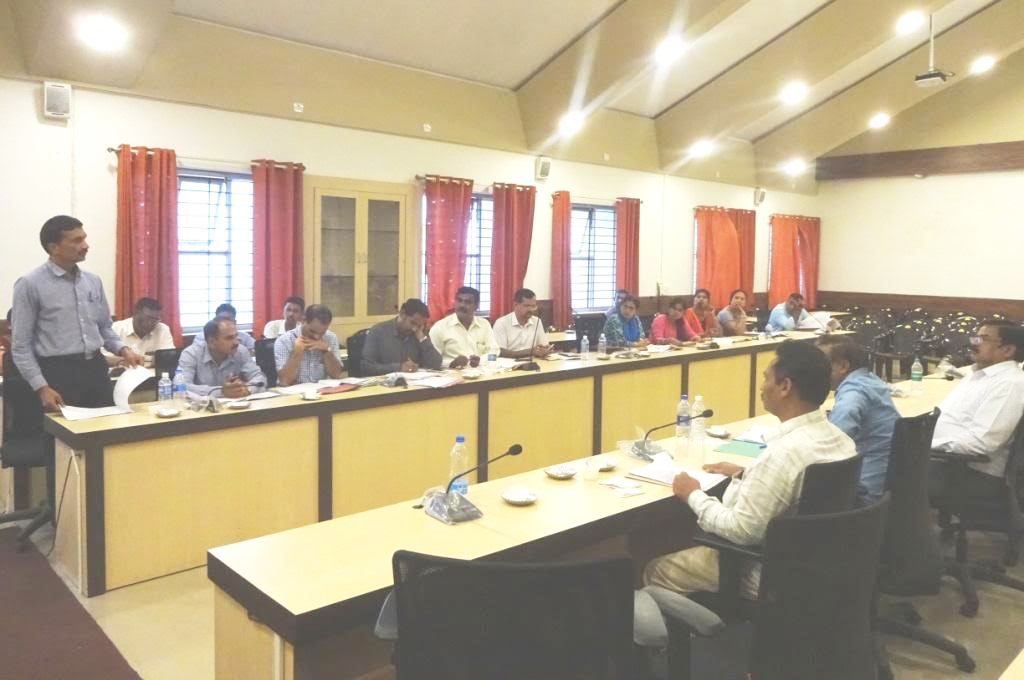 ಅಲ್ಪಸಂಖ್ಯಾತ ಬಡಜನರ ಅಭಿವೃದ್ಧಿಗೆ ಶ್ರಮಿಸಿ: ಅಧಿಕಾರಿಗಳಿಗೆ ಜಿಲ್ಲಾಧಿಕಾರಿ ಸೂಚನೆ